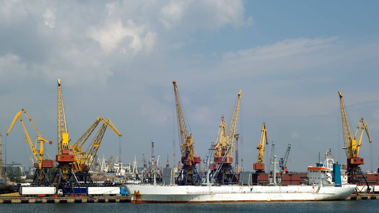 Dịch vụ khai báo hải quan tại cảng Nam Du